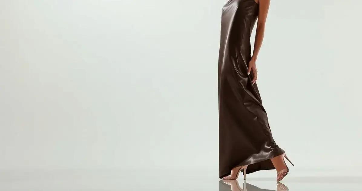 Tecido Cetim: Descubra Como Usar em Sapatos Scarpin, Saia e Blusa