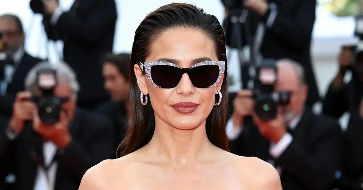 A influência das celebridades nos óculos de sol com pedraria A influência das celebridades nos óculos de sol com pedraria