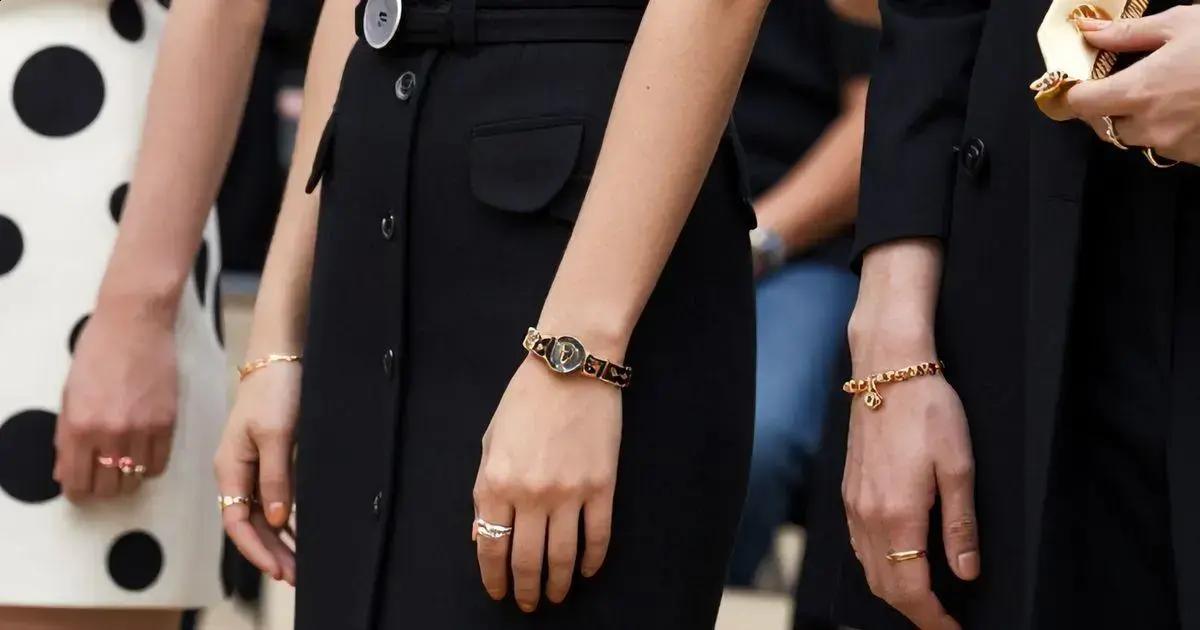 Acessórios que se destacam: A pulseira lv Acessórios que se destacam: A pulseira lv