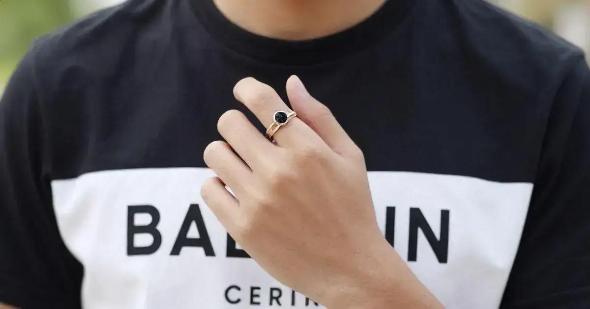 Anel de Formatura: Significado e Tradição em Joias Acadêmicas 1 Anel de Formatura: Significado e Tradição em Joias Acadêmicas