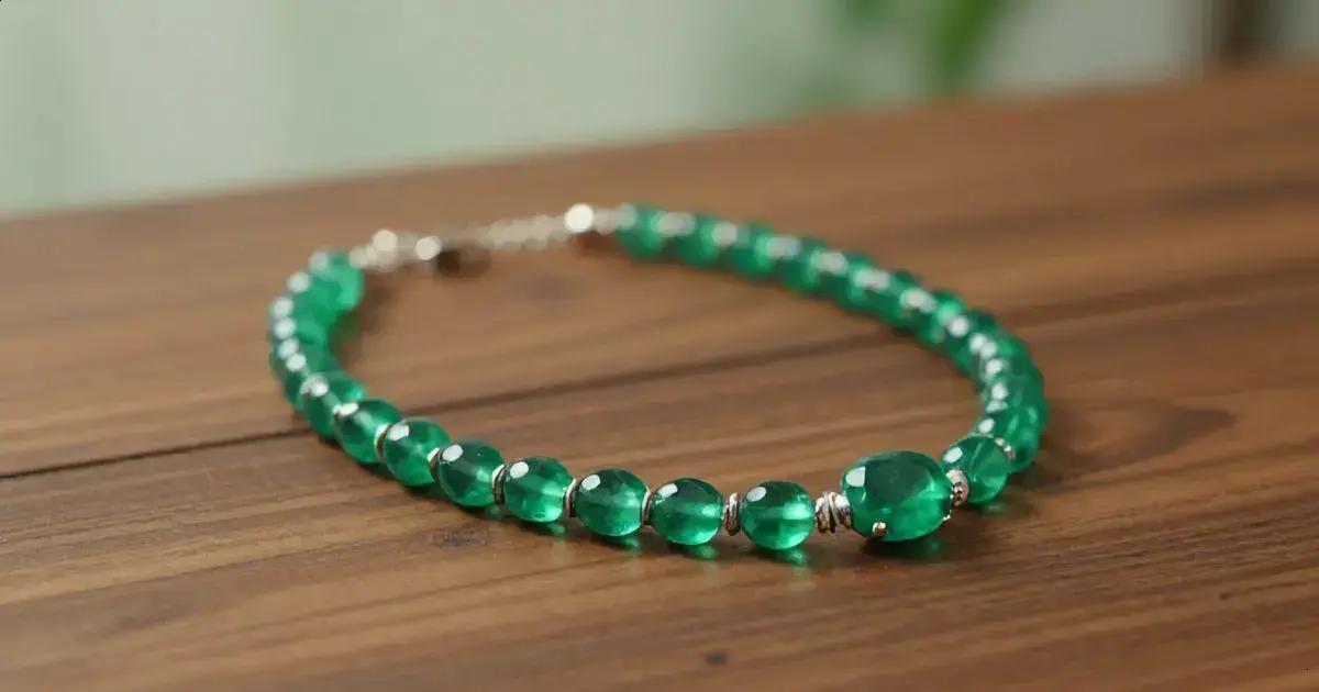 Colar de Esmeralda: O Verde Sofisticado da Alta Joalheria 2 Colar de Esmeralda: O Verde Sofisticado da Alta Joalheria