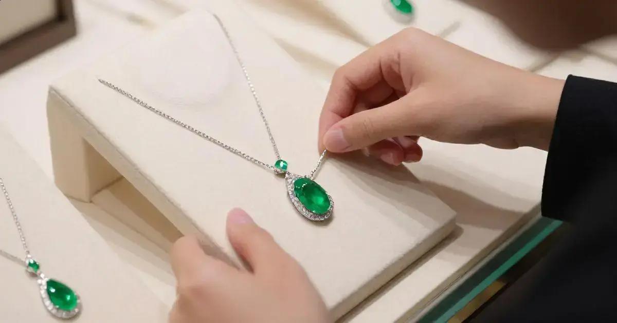Como Escolher o Colar de Esmeralda Ideal Como Escolher o Colar de Esmeralda Ideal