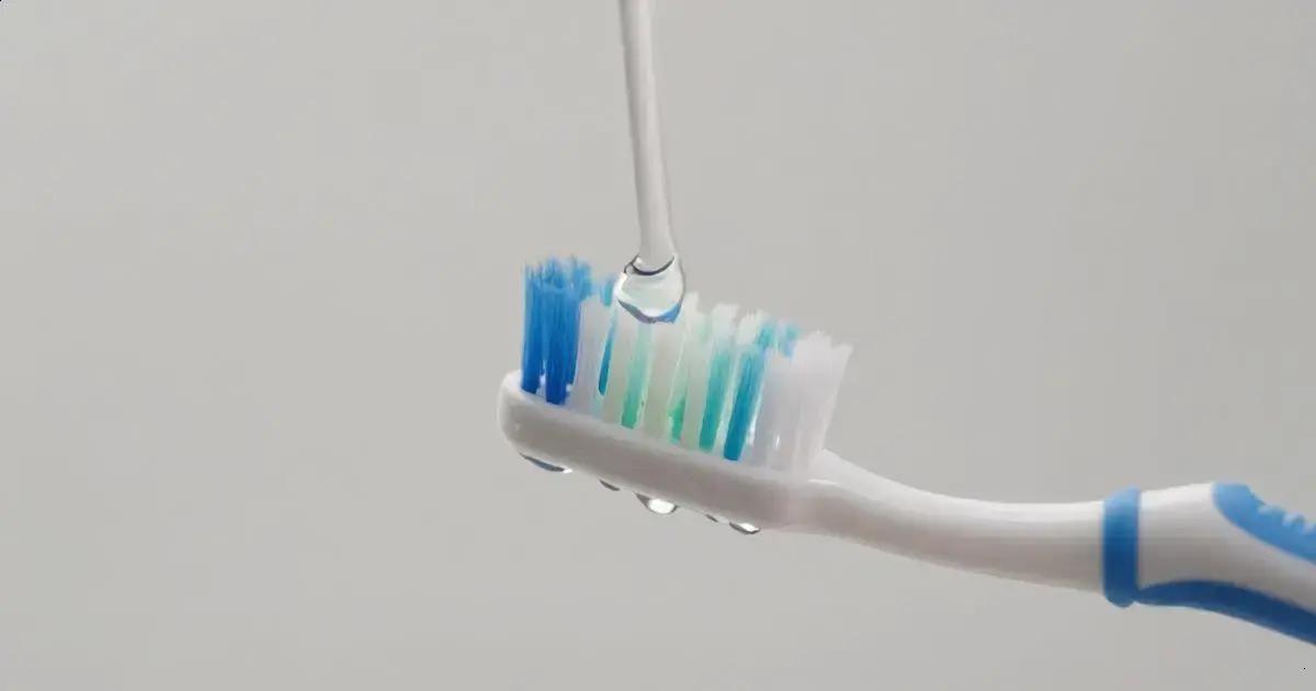 Desinfetante de Escova Dental: Proteção Contra Germes Invisíveis 1 Desinfetante de Escova Dental: Proteção Contra Germes Invisíveis