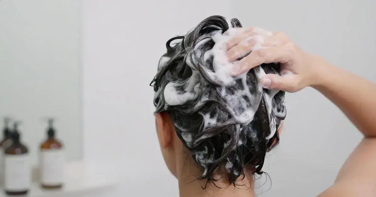 Dicas de uso do shampoo anticaspa natural Dicas de uso do shampoo anticaspa natural