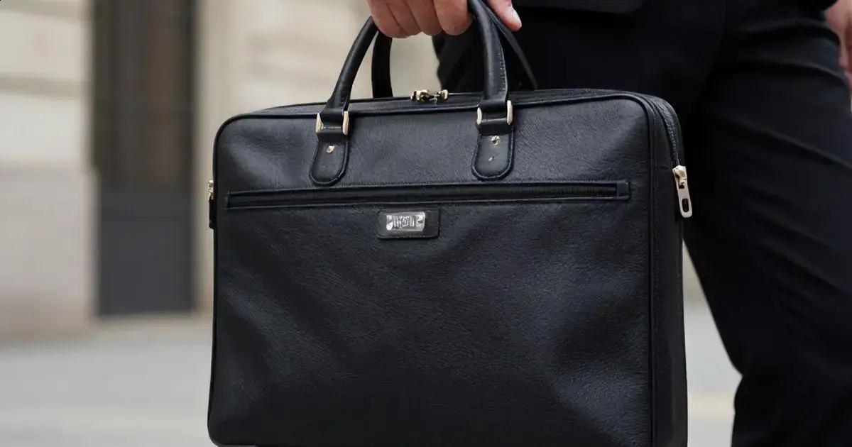 Explore mais sobre a pasta Victor Hugo Avogate em: https://www.parisbolsas.com.br/pasta-victor-hugo-avogate Explore mais sobre a pasta Victor Hugo Avogate em: https://www.parisbolsas.com.br/pasta-victor-hugo-avogate