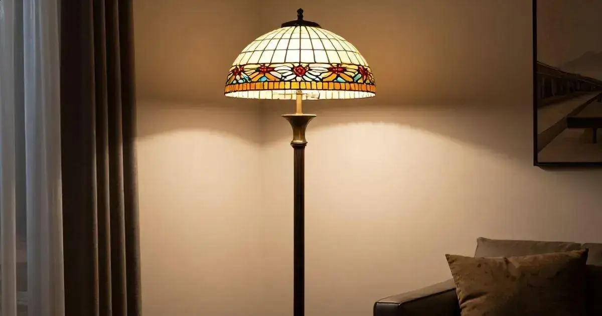 Luxo Tifanny e a elegância da luminária de pé articulada Luxo Tifanny e a elegância da luminária de pé articulada