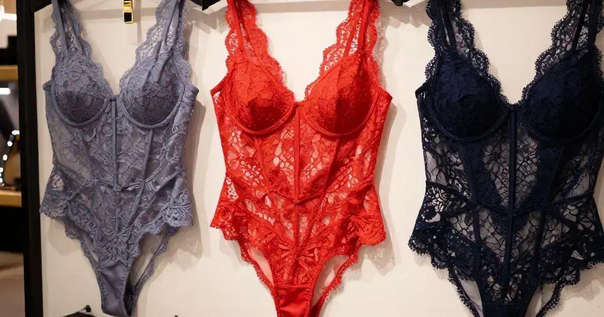 Body Rendido: Ousadia e Charme na Lingerie 3 onde comprar body rendado e acessorios como a a hrefhttpswwwparisbolsascombrpulseira lvpulseira lva - Moda Italiana - Os Blogs mais Incríveis da Web