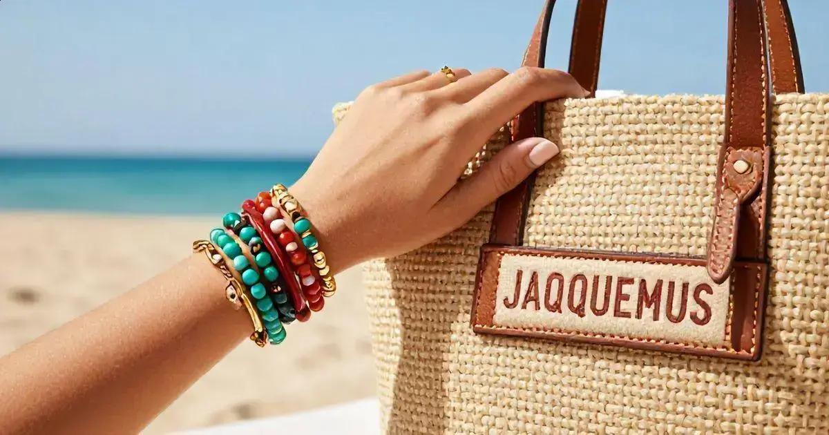Pulseiras Boho e a Bolsa Jacquemus Praia Pulseiras Boho e a Bolsa Jacquemus Praia