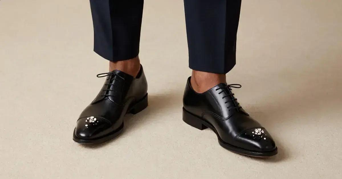 Sapato Derby e Semi Joias: A Combinação Ideal Sapato Derby e Semi Joias: A Combinação Ideal