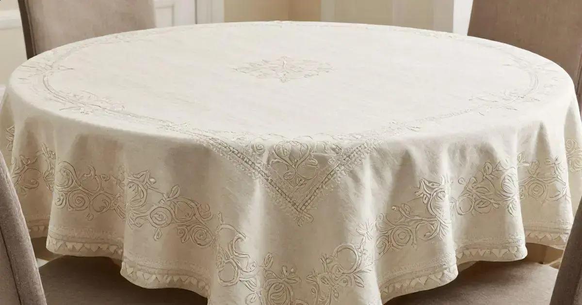 Toalha de Mesa Bordada: Tradição e Beleza na Sua Sala de Jantar 1 Toalha de Mesa Bordada: Tradição e Beleza na Sua Sala de Jantar