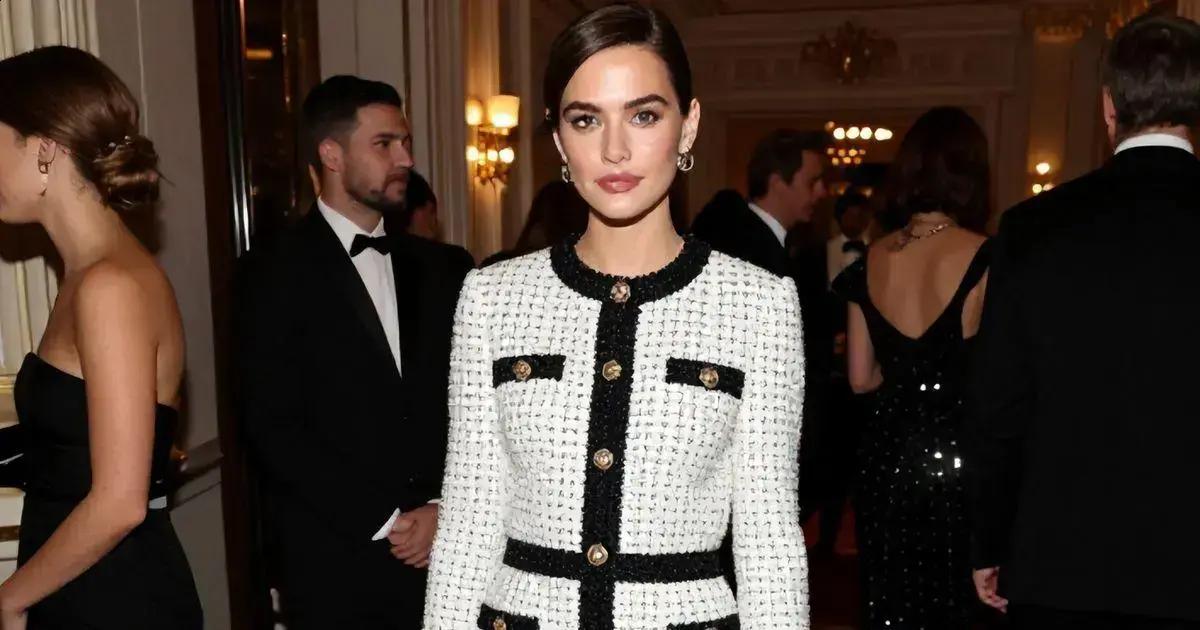 Vestido Chanel: O Clássico Atemporal que Define Elegância 1 Vestido Chanel: O Clássico Atemporal que Define Elegância