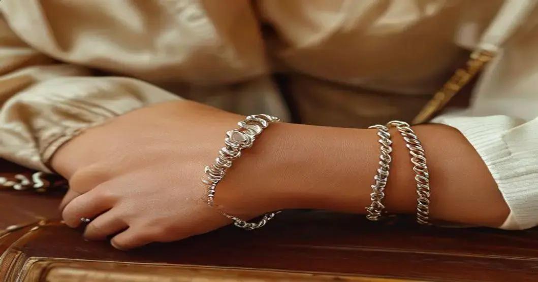Bracelete de Prata: Versatilidade e Estilo em Uma Só Peça 4 bracelete de prata combinar com joias relogios e sua a hrefhttpswwwparisbolsascombrbolsa gucci femin - Moda Italiana - Os Blogs mais Incríveis da Web