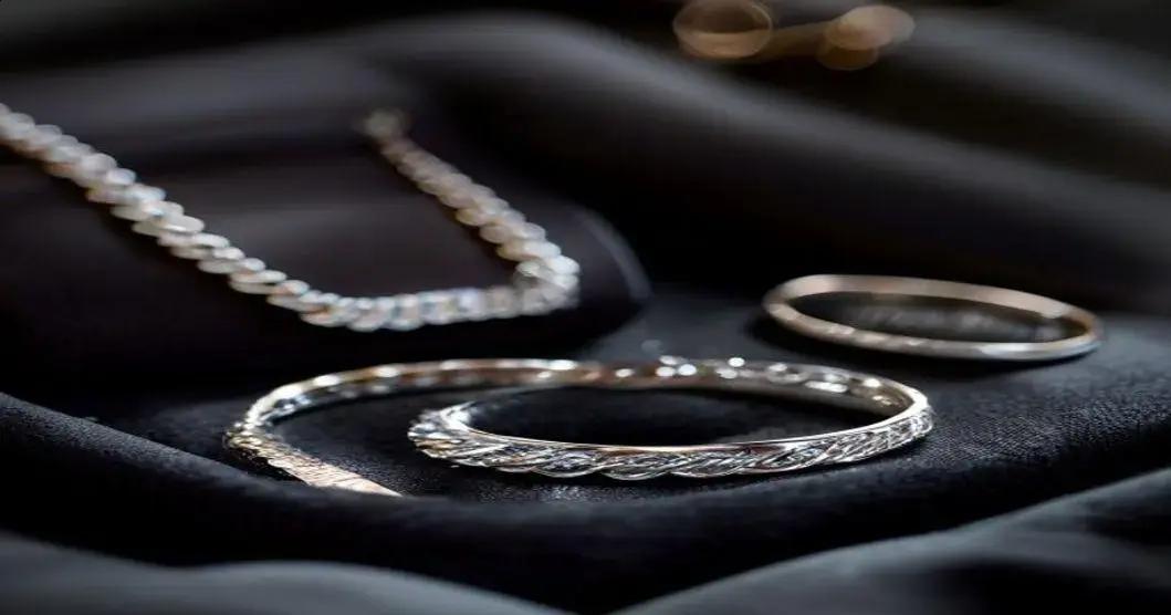 Jóias de Platina: Raridade e Durabilidade no Mundo do Luxo